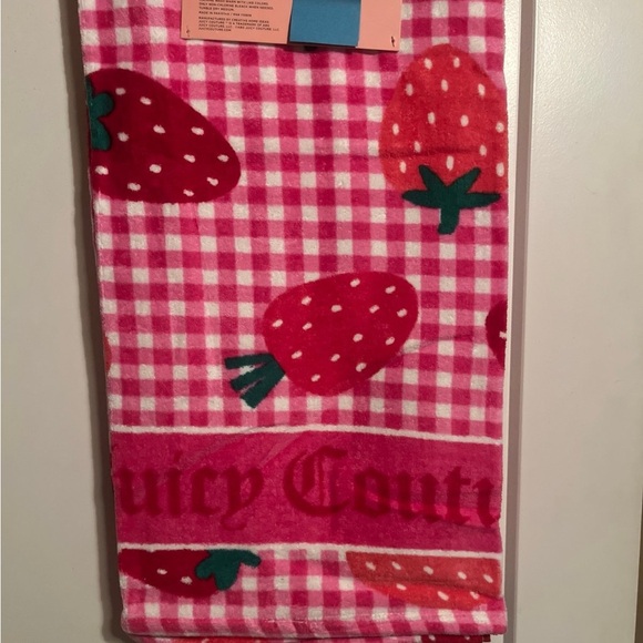Juicy Couture strawberry beach towel - Picture 4 of 4
